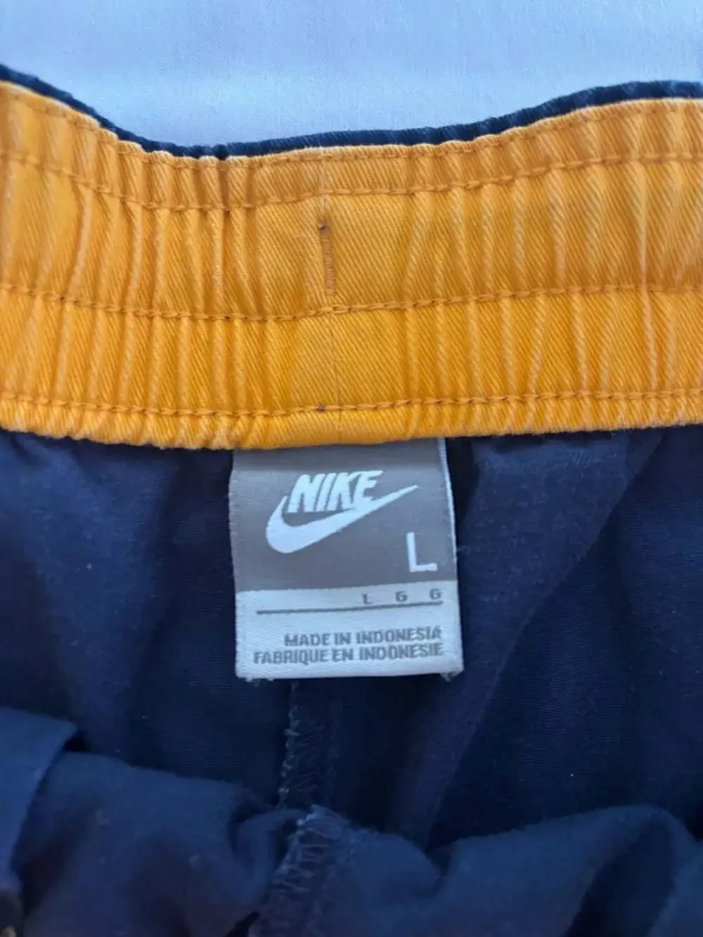 Nike Shorts Size L Navy Blue Yellow White Striped Canvas